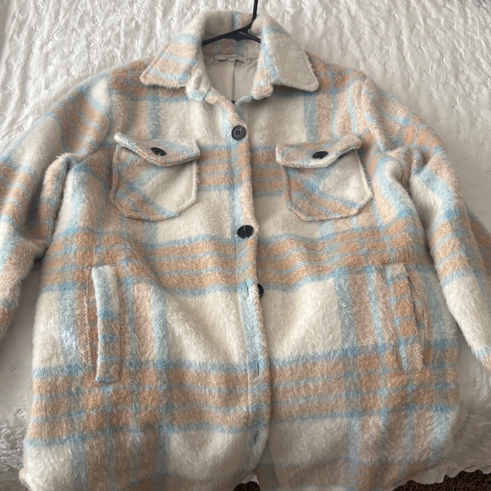 Cozy Plaid Teddy Jacket in Cream and Blue